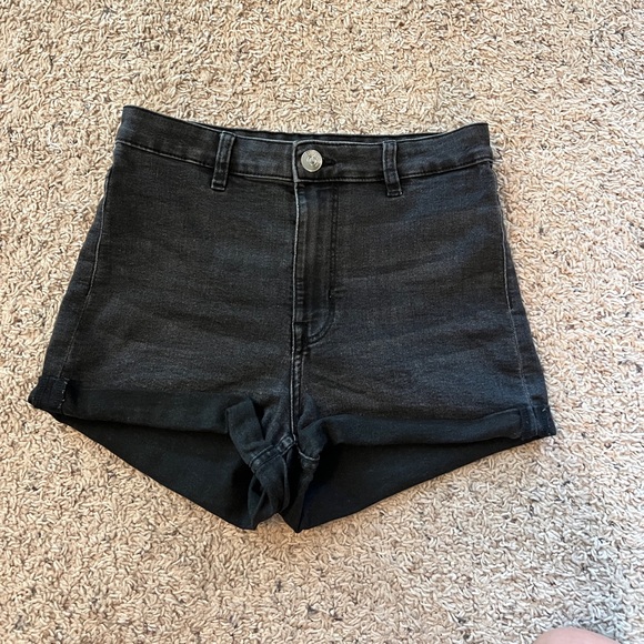 H&M Divided High-rise Black Jean Shorts - Picture 4 of 5